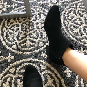 Black women’s ankle boots